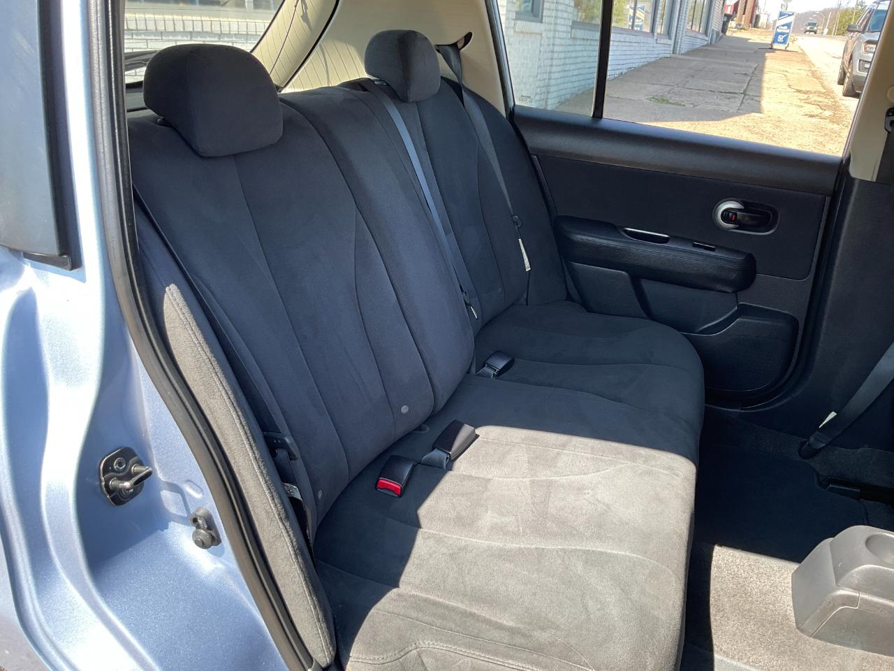 Nissan Versa 1.8 S Hatchback 2009