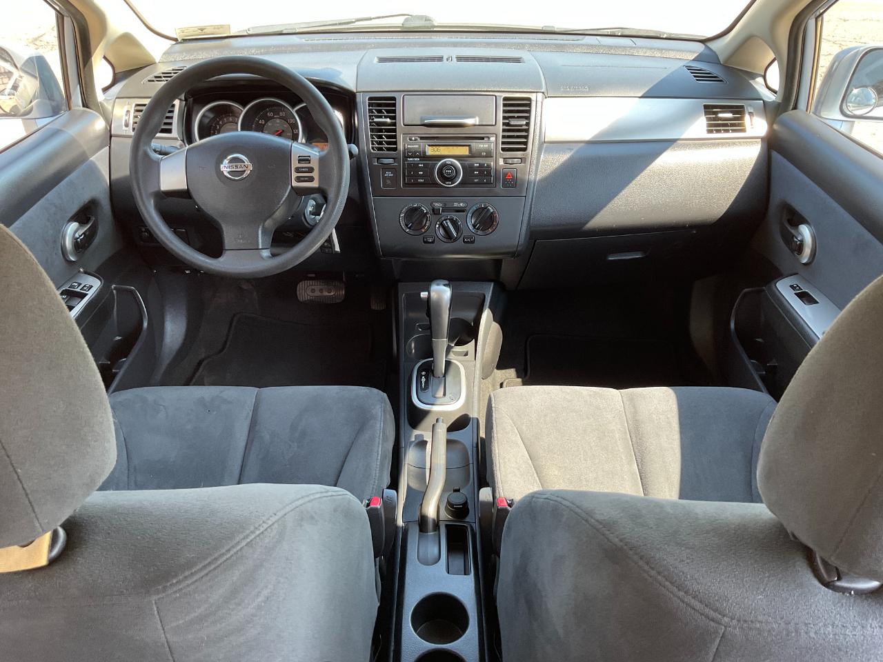 Nissan Versa 1.8 S Hatchback 2009