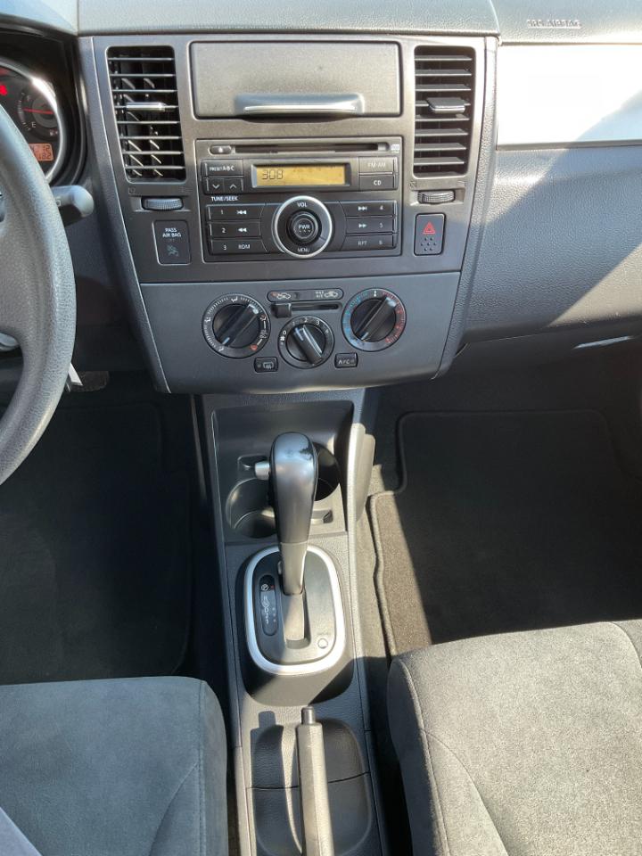 Nissan Versa 1.8 S Hatchback 2009