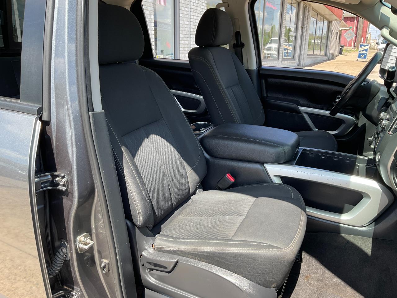 Nissan Titan XD SV 4WD 2016