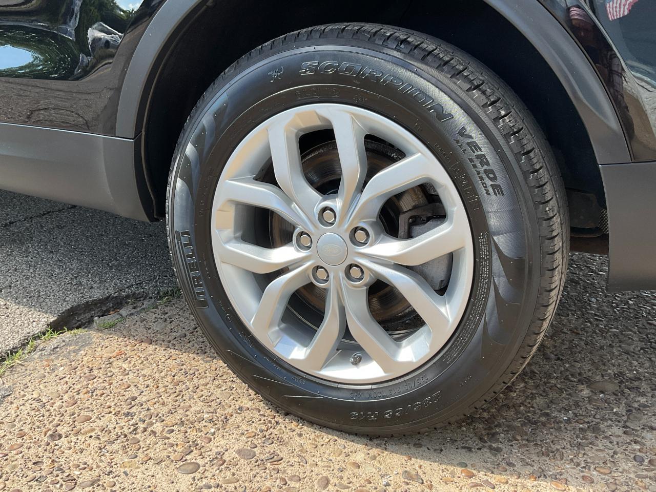Land Rover Discovery SE 2019