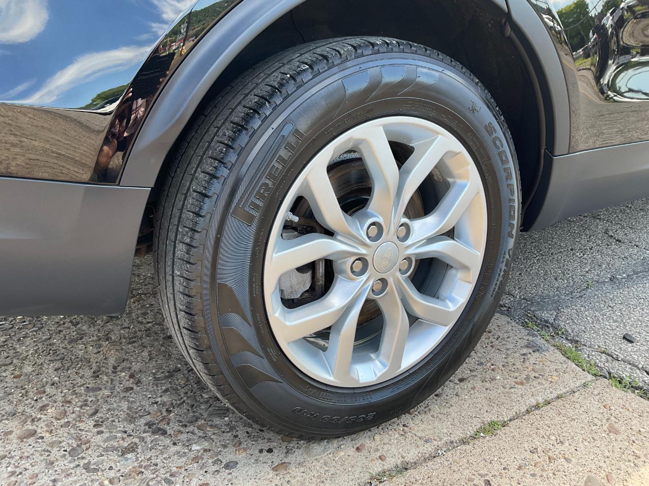Land Rover Discovery SE 2019