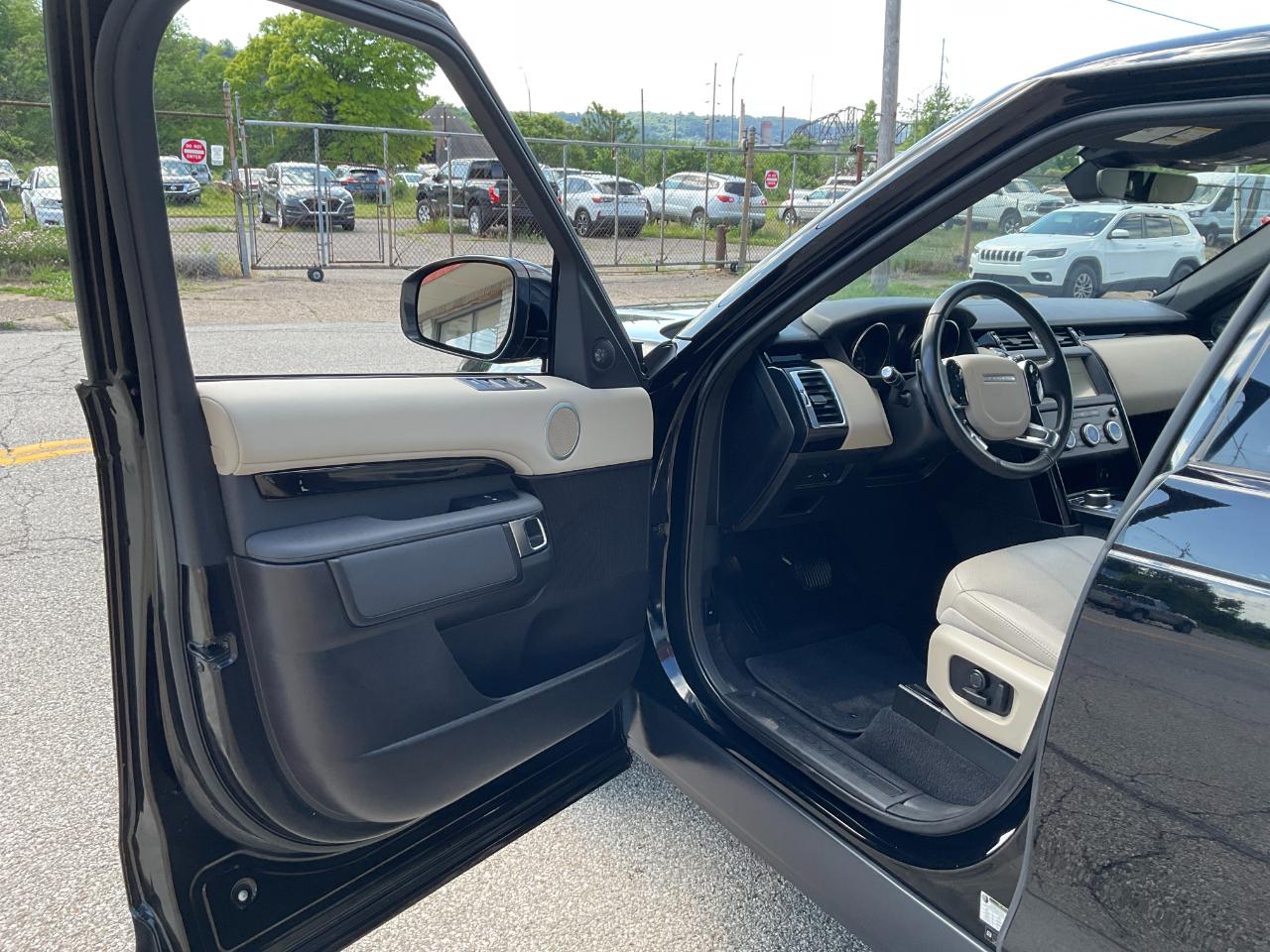 Land Rover Discovery SE 2019