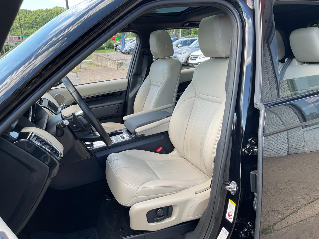 Land Rover Discovery SE 2019