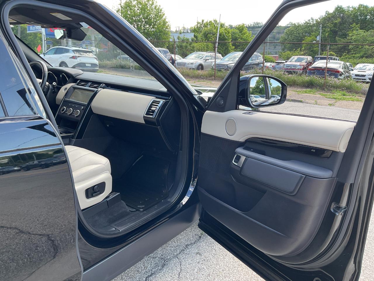 Land Rover Discovery SE 2019