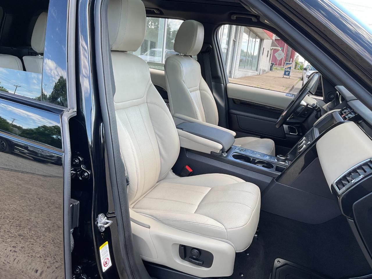 Land Rover Discovery SE 2019