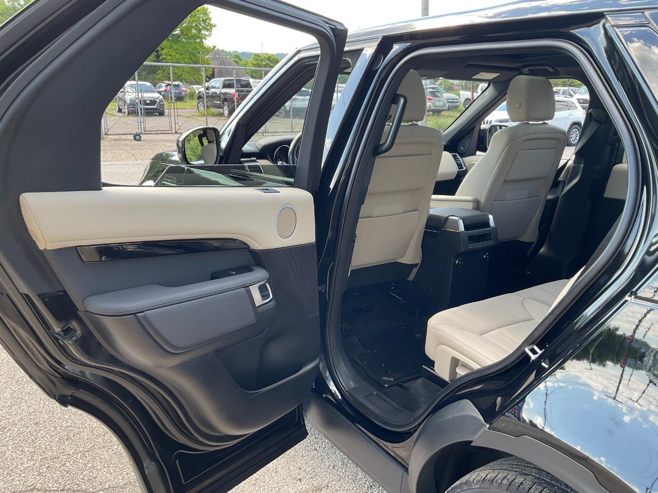 Land Rover Discovery SE 2019