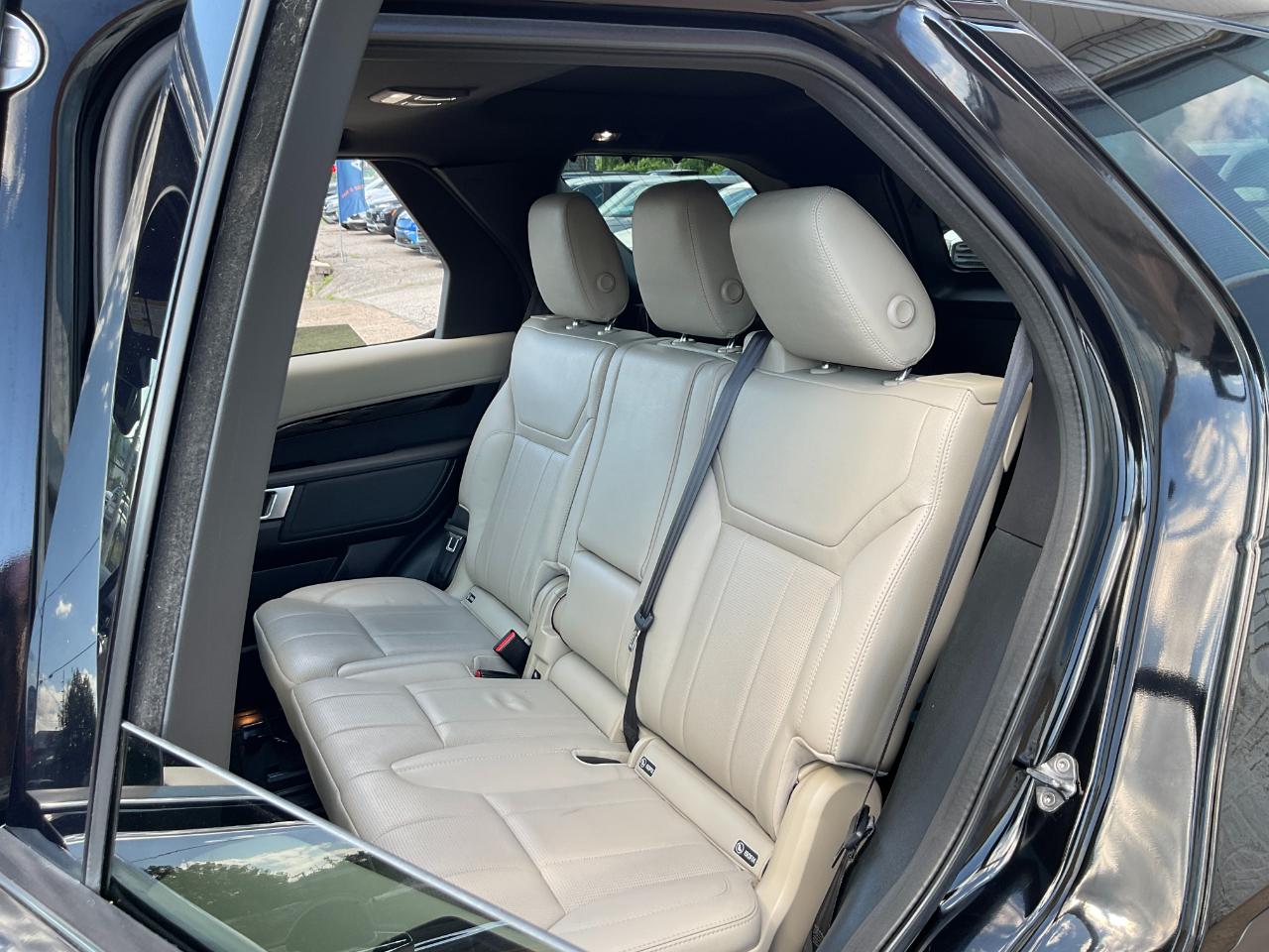 Land Rover Discovery SE 2019