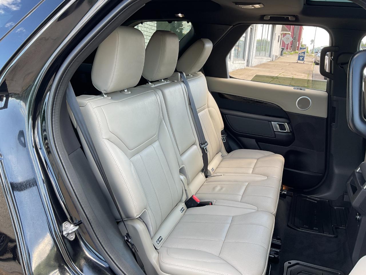 Land Rover Discovery SE 2019