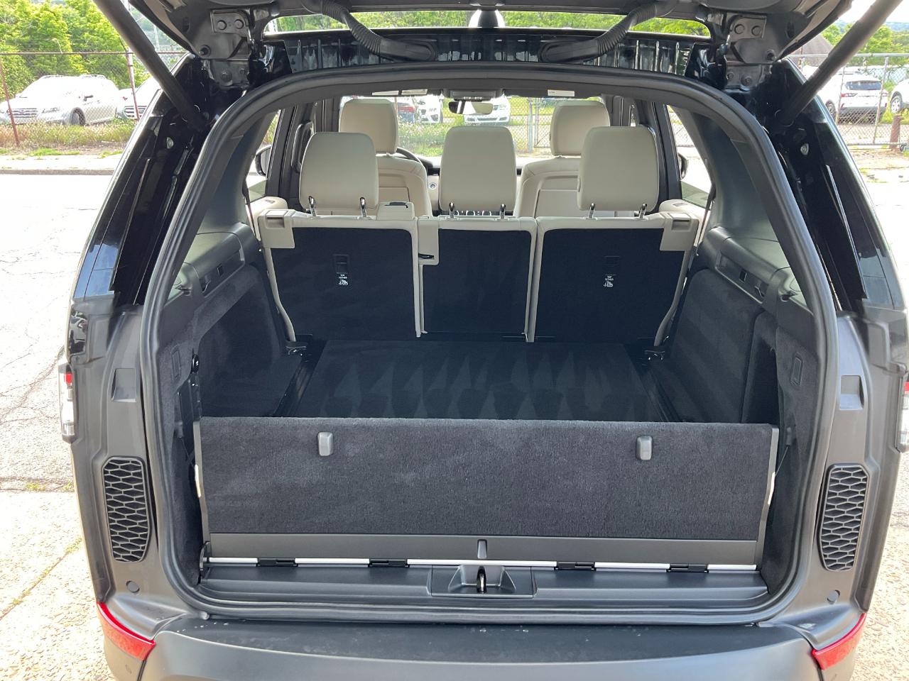 Land Rover Discovery SE 2019