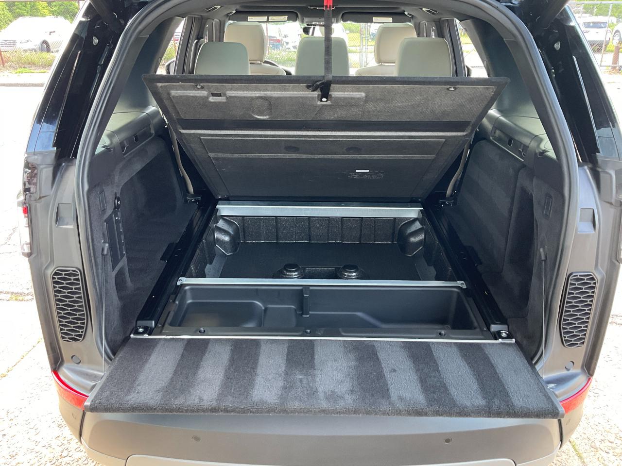 Land Rover Discovery SE 2019