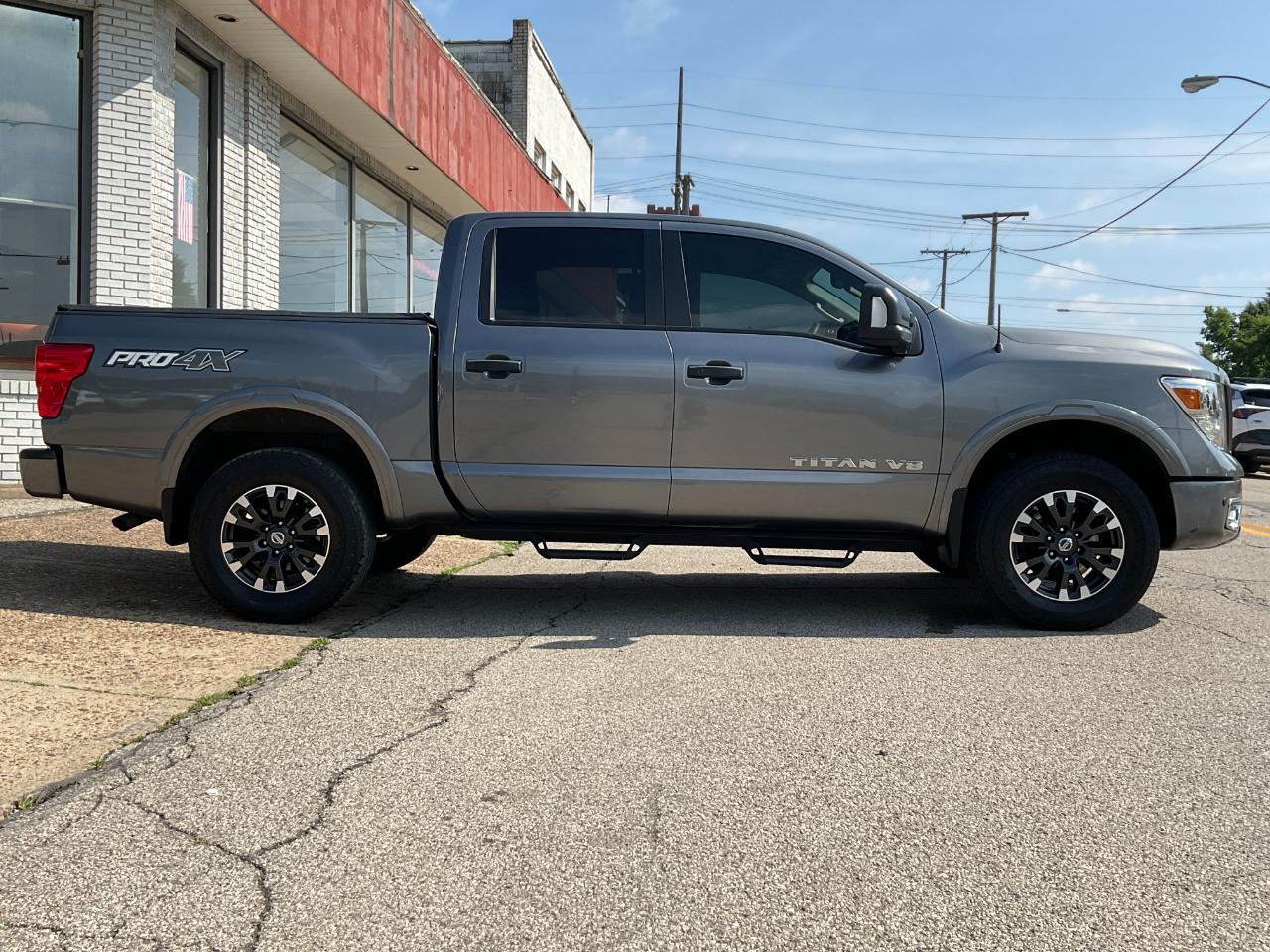 Nissan Titan PRO-4X Crew Cab 4WD 2019