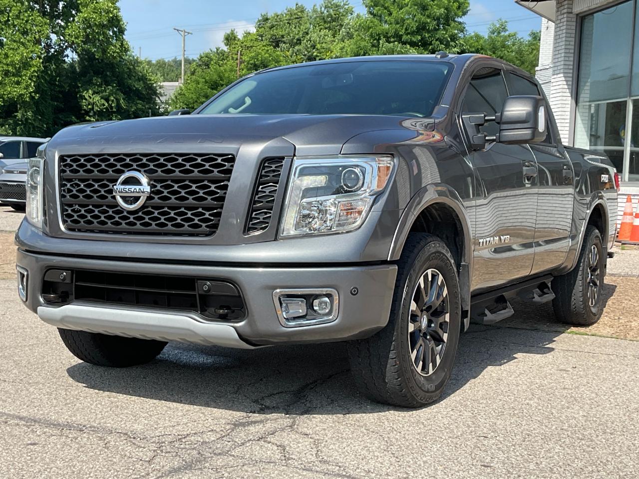 Nissan Titan PRO-4X Crew Cab 4WD 2019