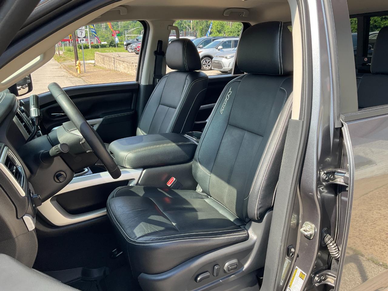 Nissan Titan PRO-4X Crew Cab 4WD 2019