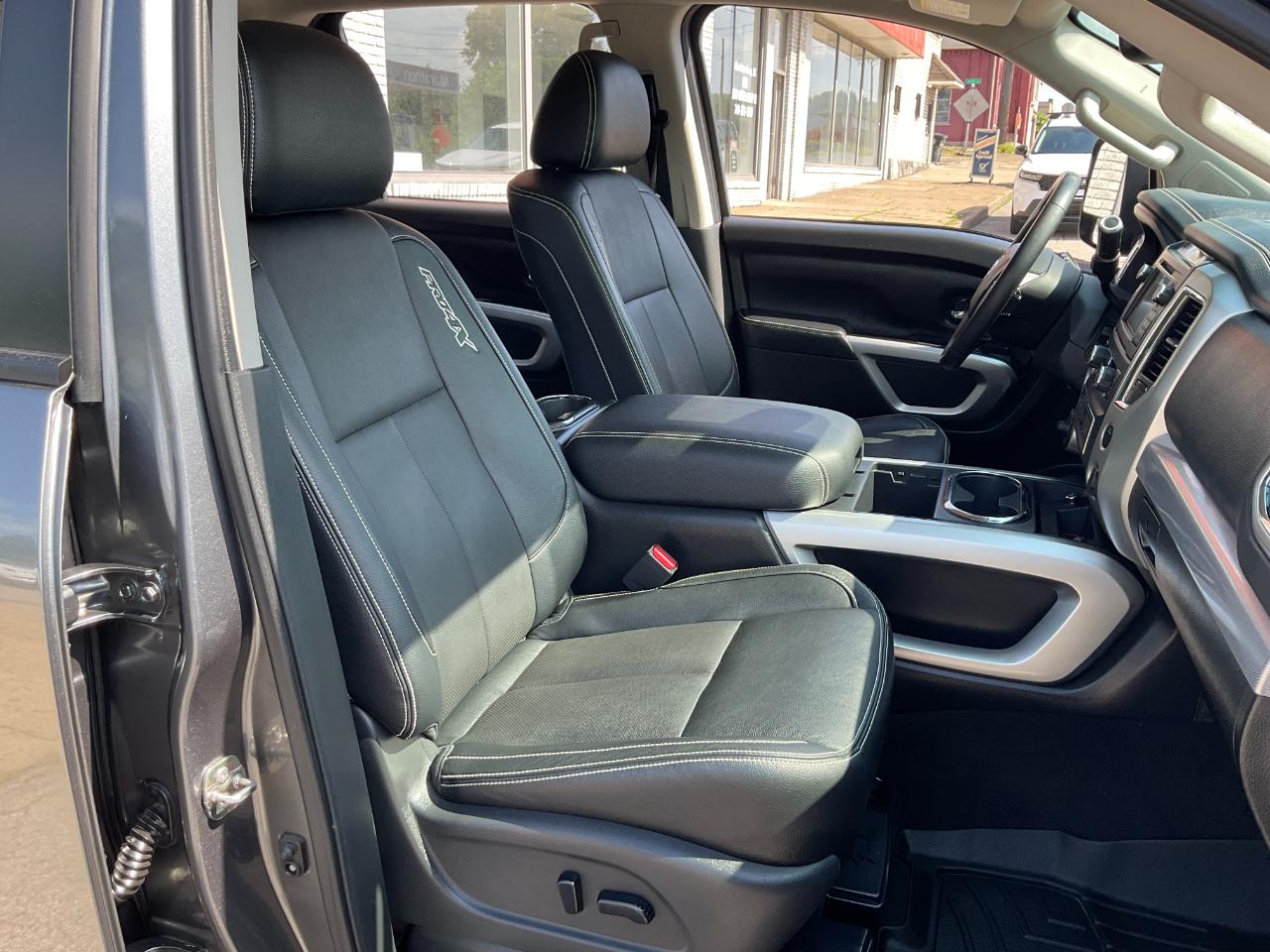 Nissan Titan PRO-4X Crew Cab 4WD 2019