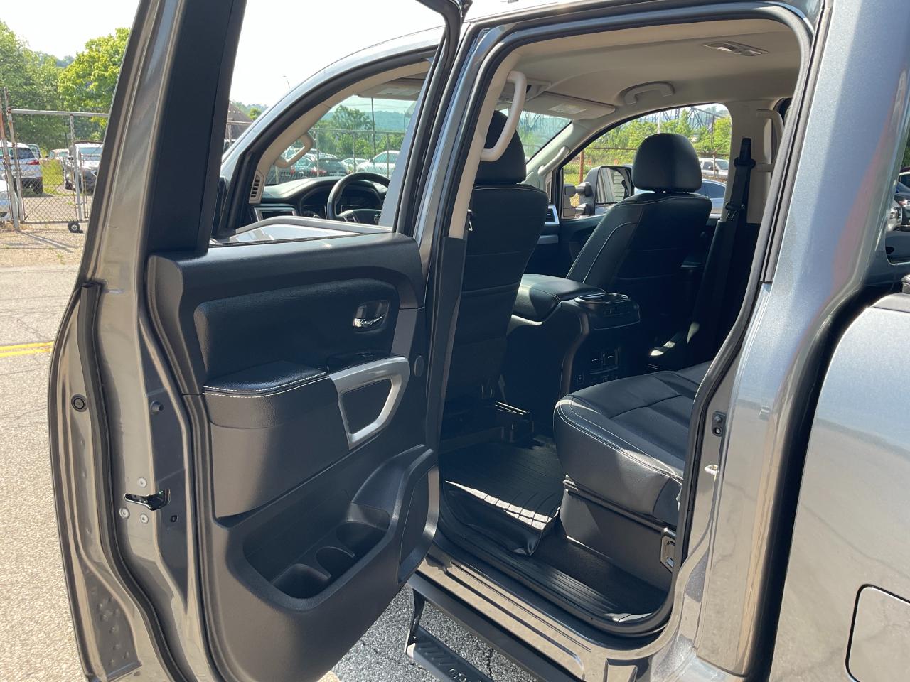 Nissan Titan PRO-4X Crew Cab 4WD 2019