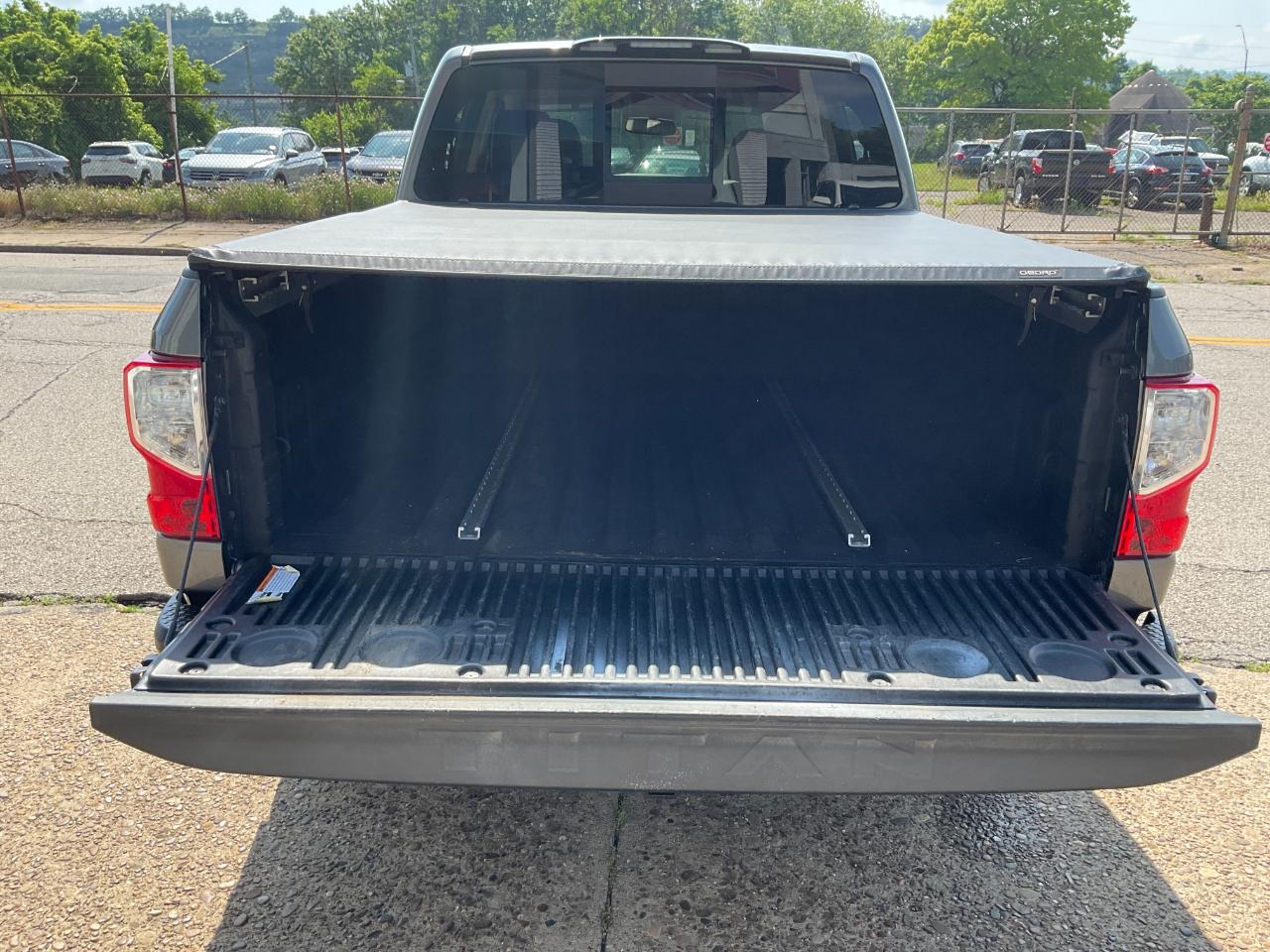 Nissan Titan PRO-4X Crew Cab 4WD 2019
