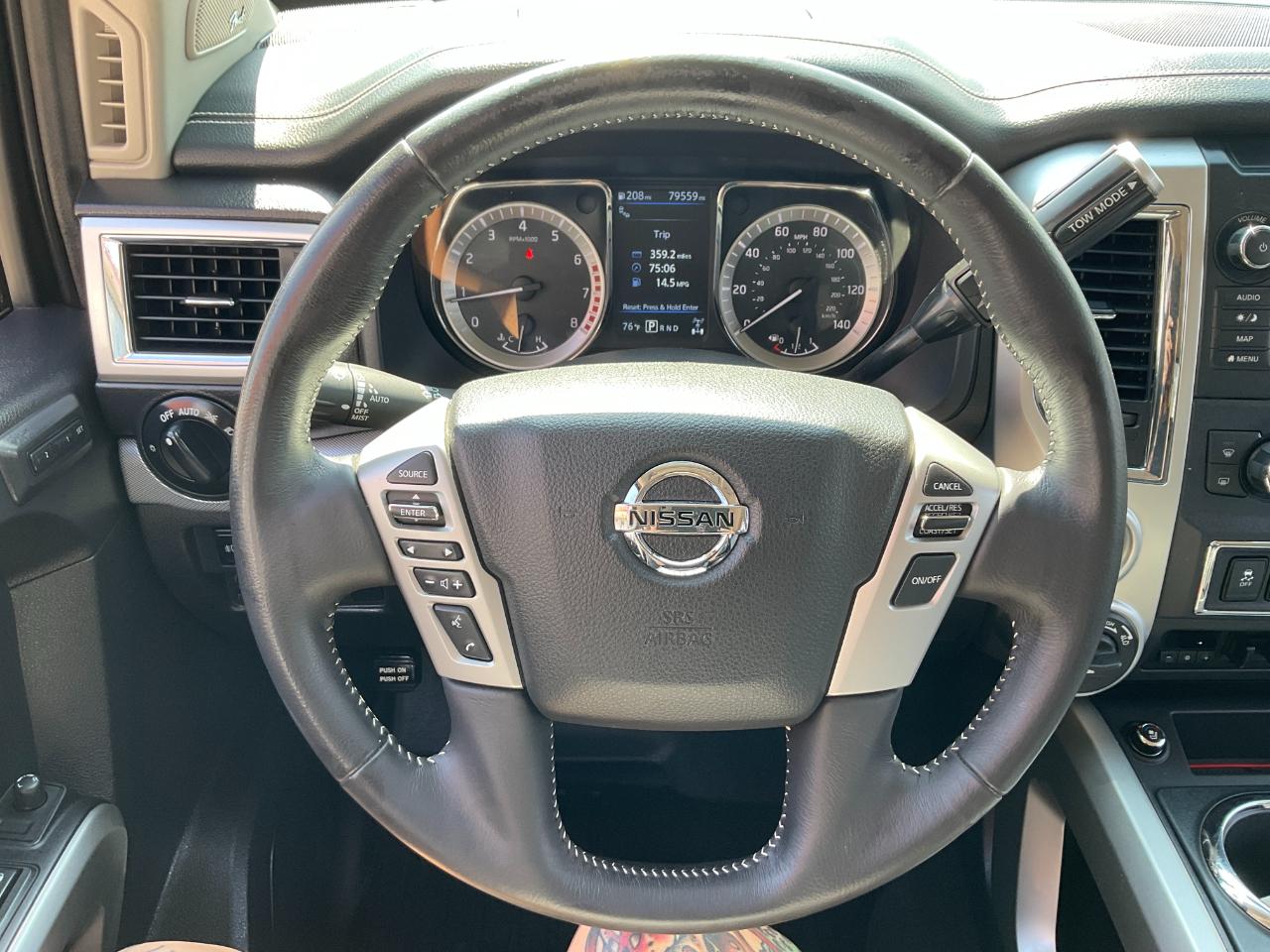 Nissan Titan PRO-4X Crew Cab 4WD 2019
