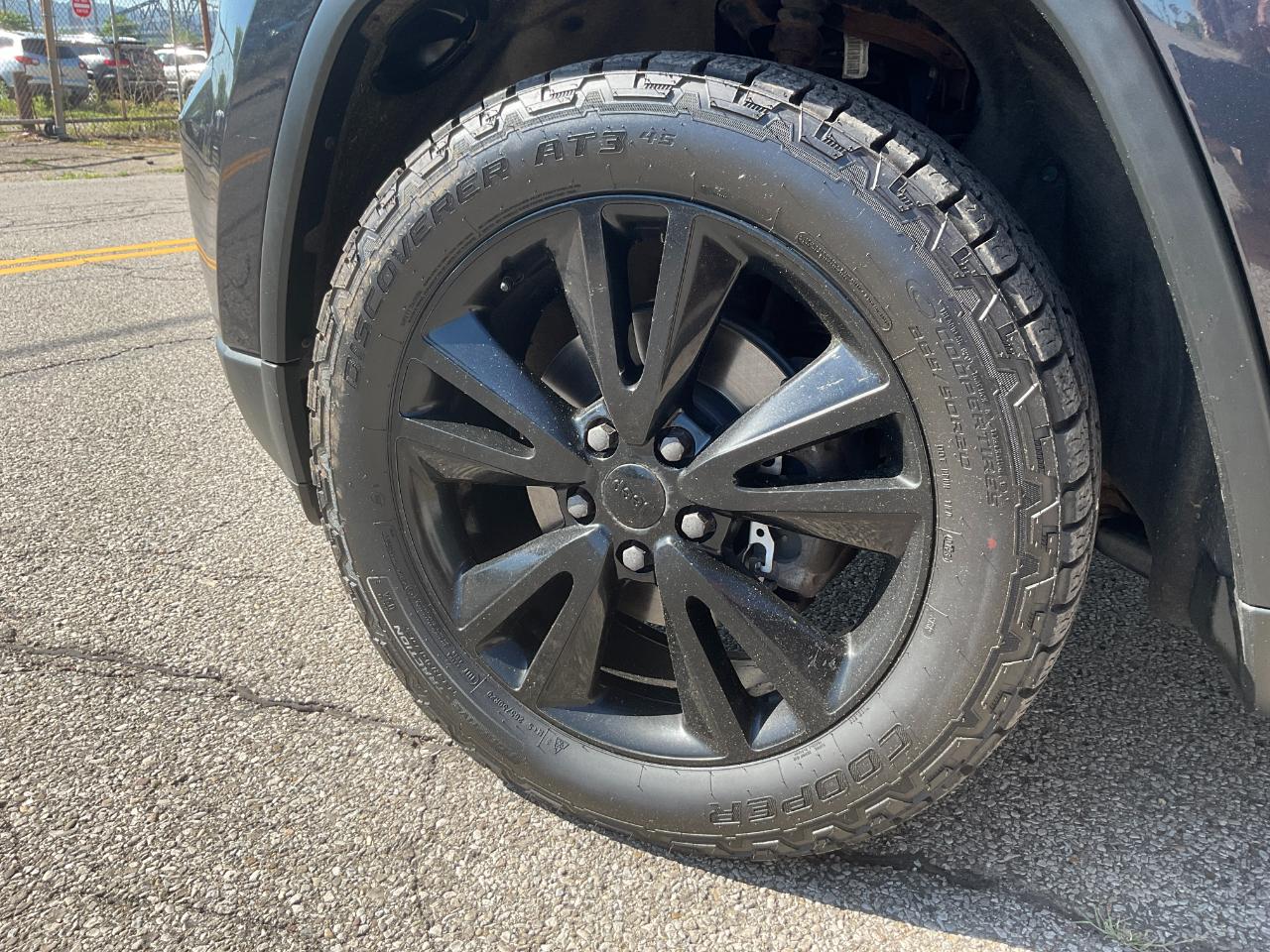Jeep Grand Cherokee Laredo 4WD 2012