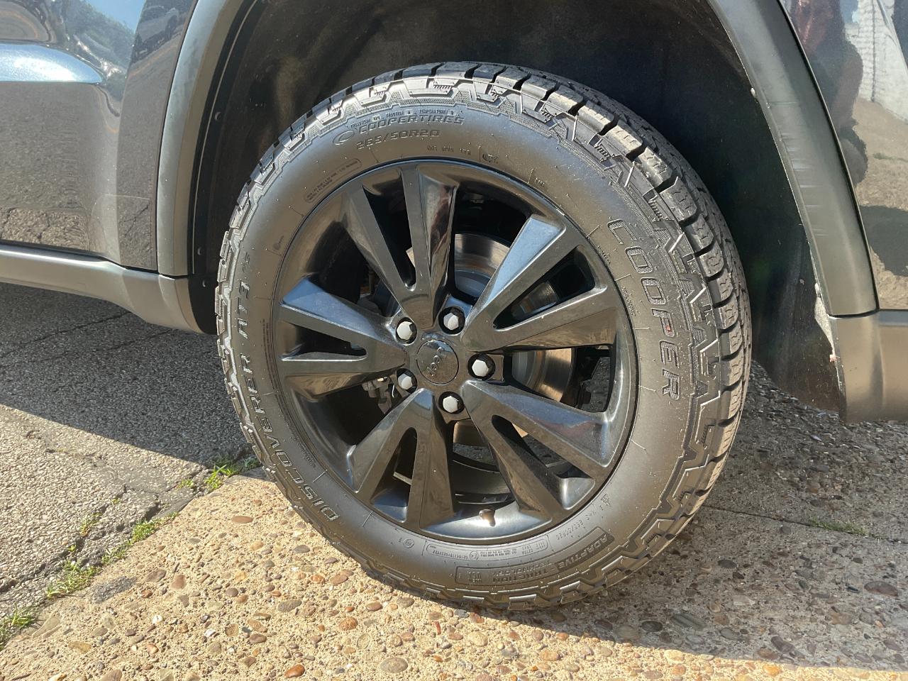Jeep Grand Cherokee Laredo 4WD 2012