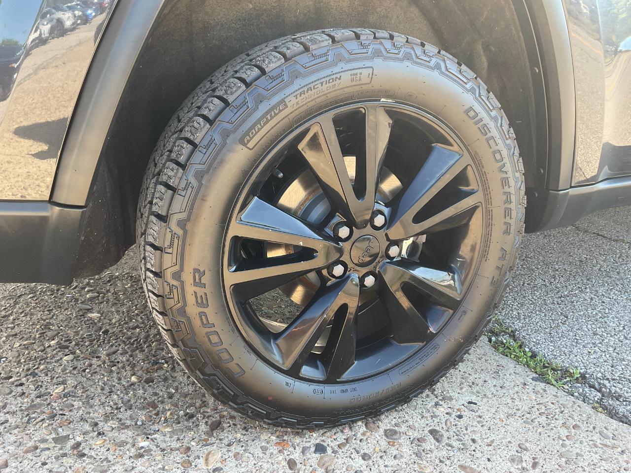 Jeep Grand Cherokee Laredo 4WD 2012
