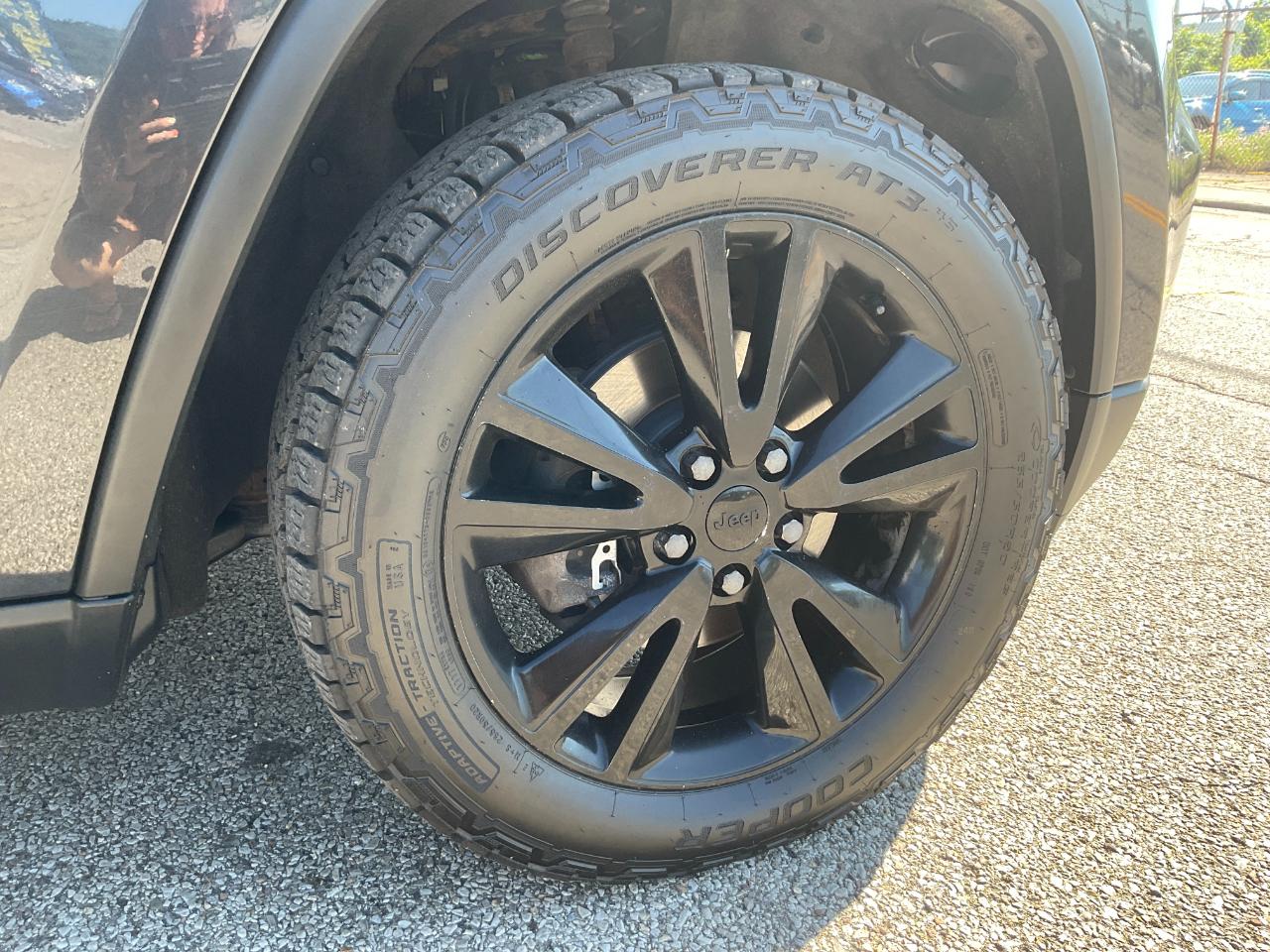 Jeep Grand Cherokee Laredo 4WD 2012