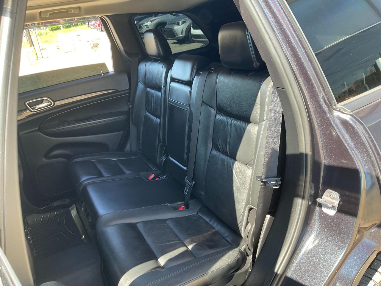 Jeep Grand Cherokee Laredo 4WD 2012