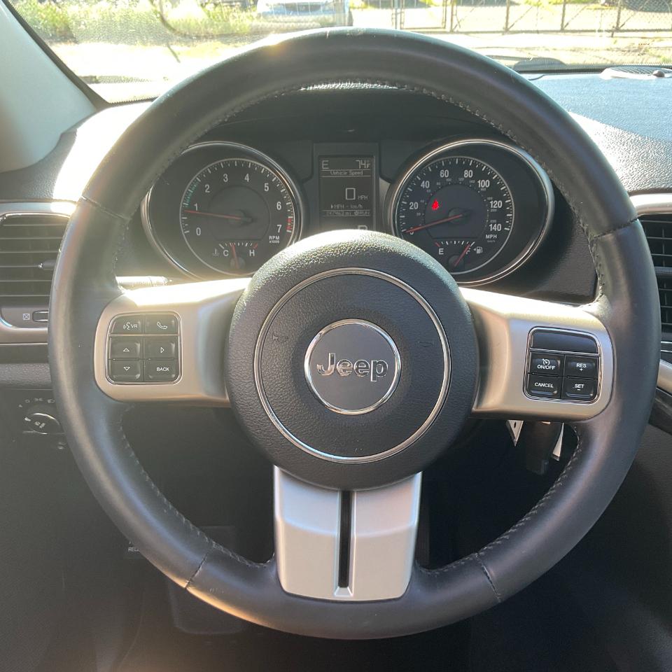 Jeep Grand Cherokee Laredo 4WD 2012