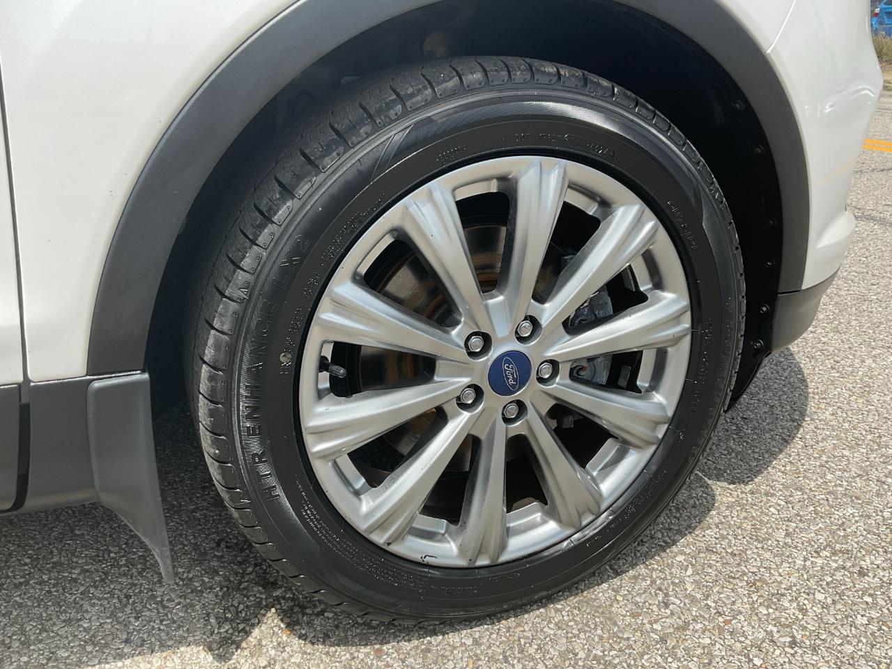 Ford Escape Titanium 4WD 2017