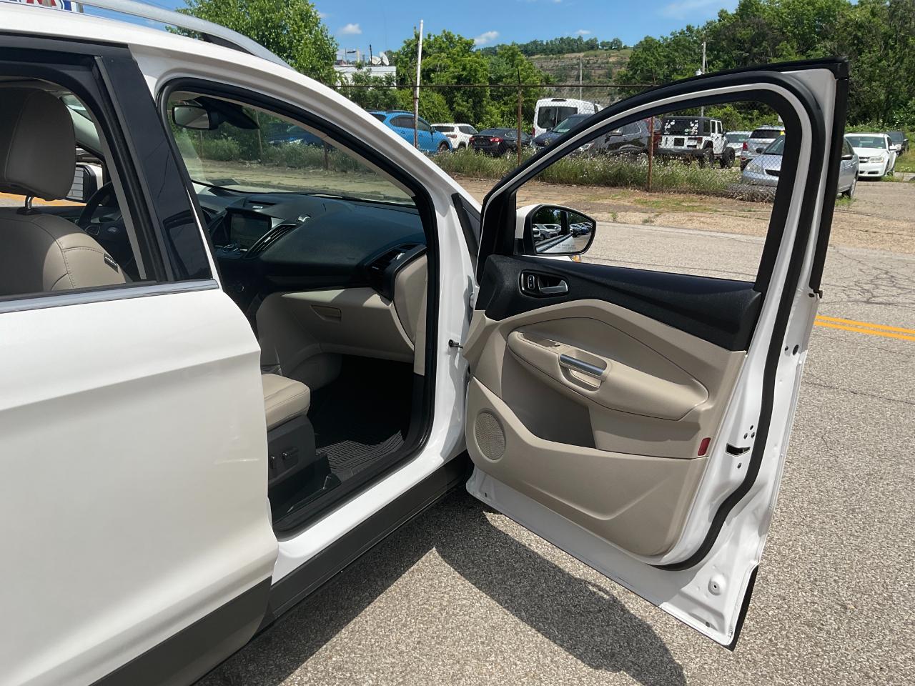 Ford Escape Titanium 4WD 2017