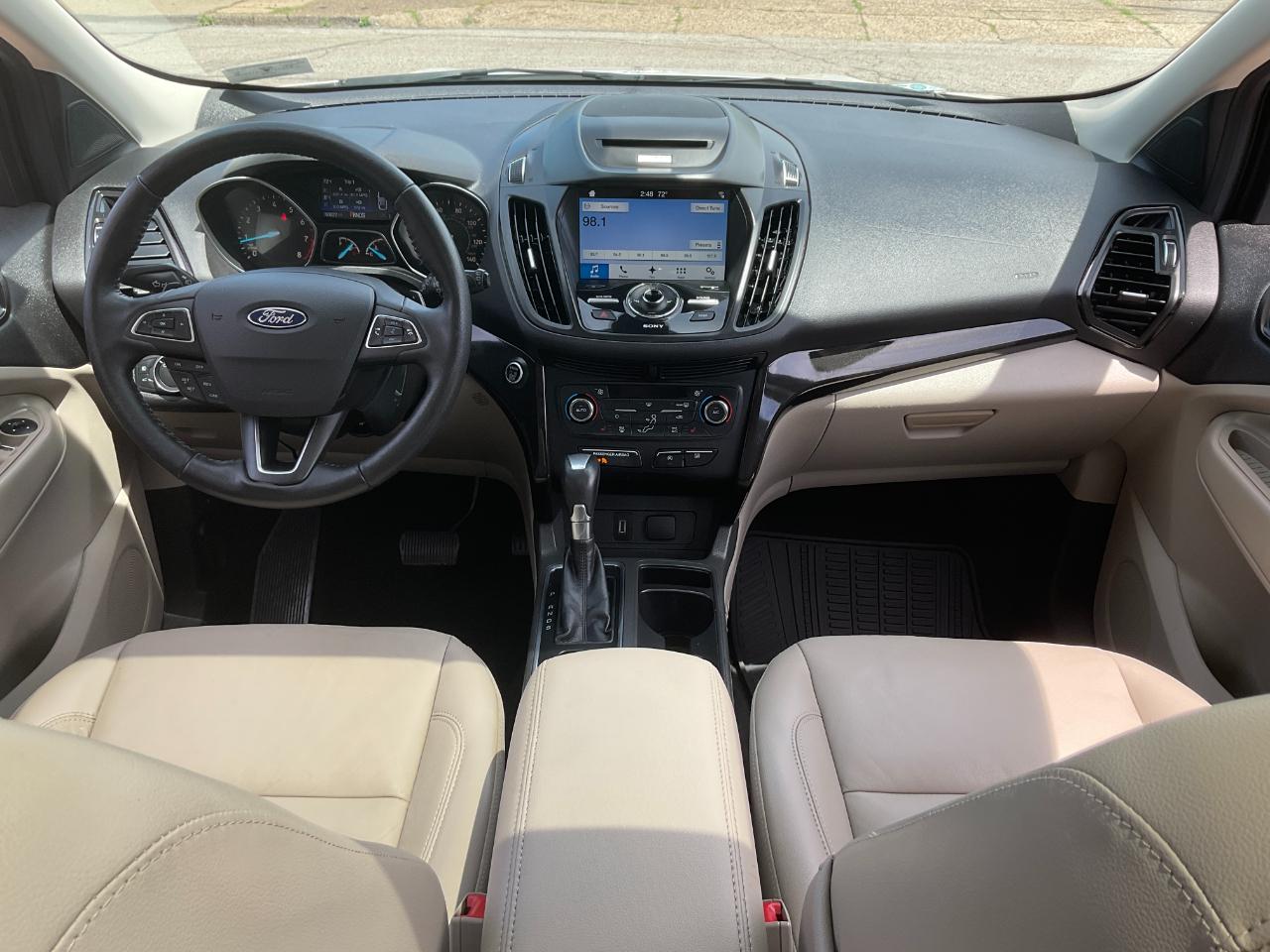 Ford Escape Titanium 4WD 2017