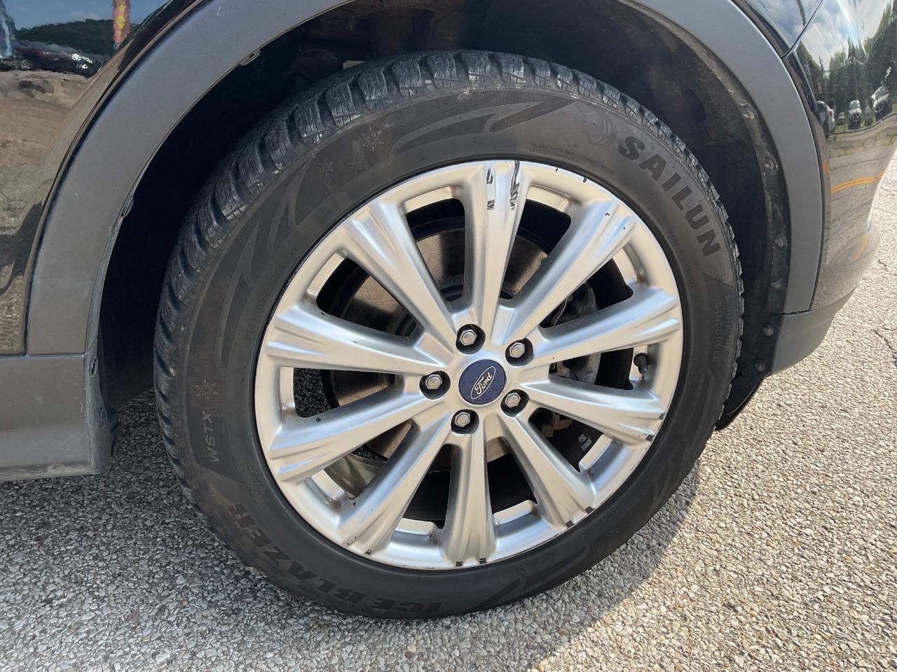 Ford Escape Titanium 4WD 2017