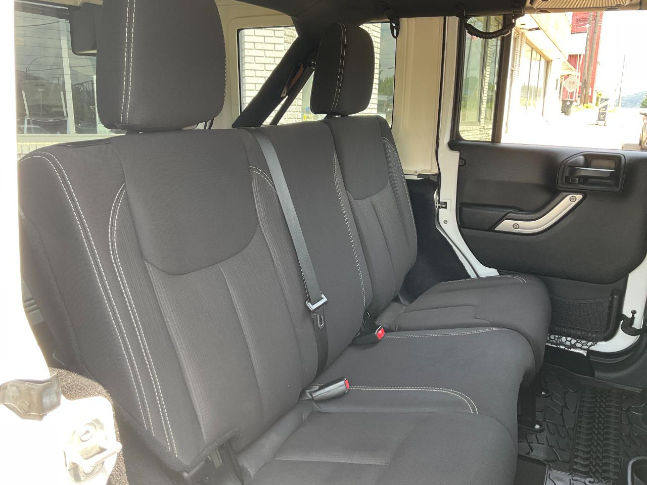 Jeep Wrangler Unlimited Sahara 4WD 2015