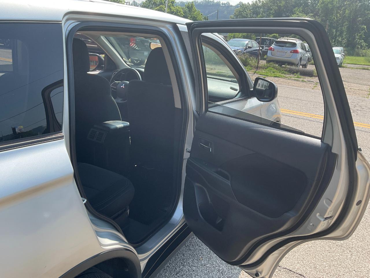 Mitsubishi Outlander SEL AWD 2019