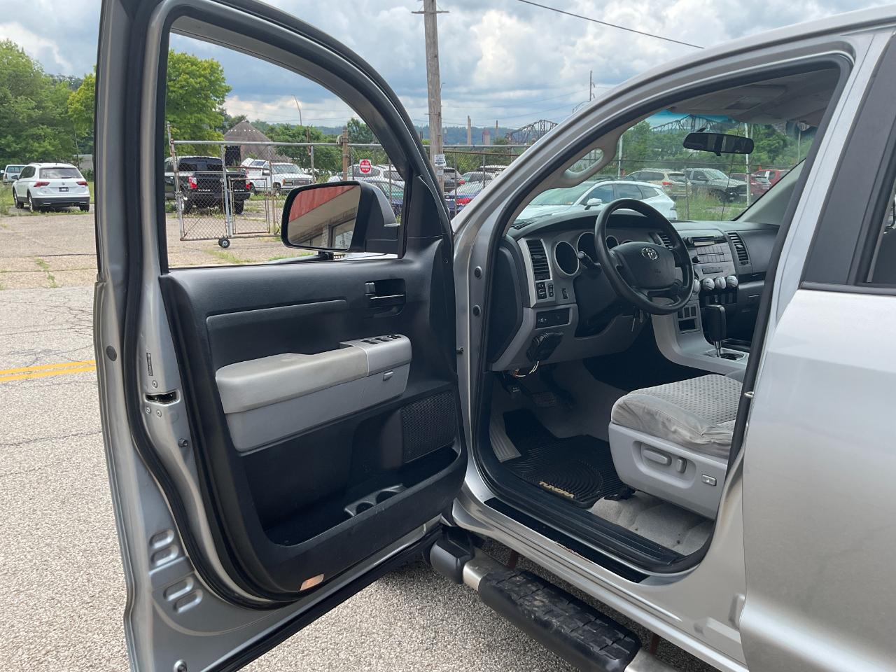 Toyota Tundra SR5 Double Cab 5.7L 4WD 2008
