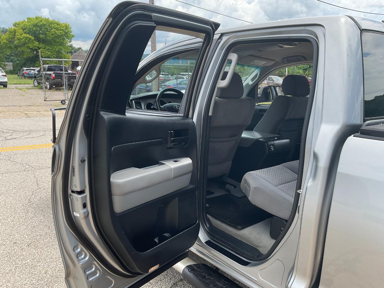 Toyota Tundra SR5 Double Cab 5.7L 4WD 2008