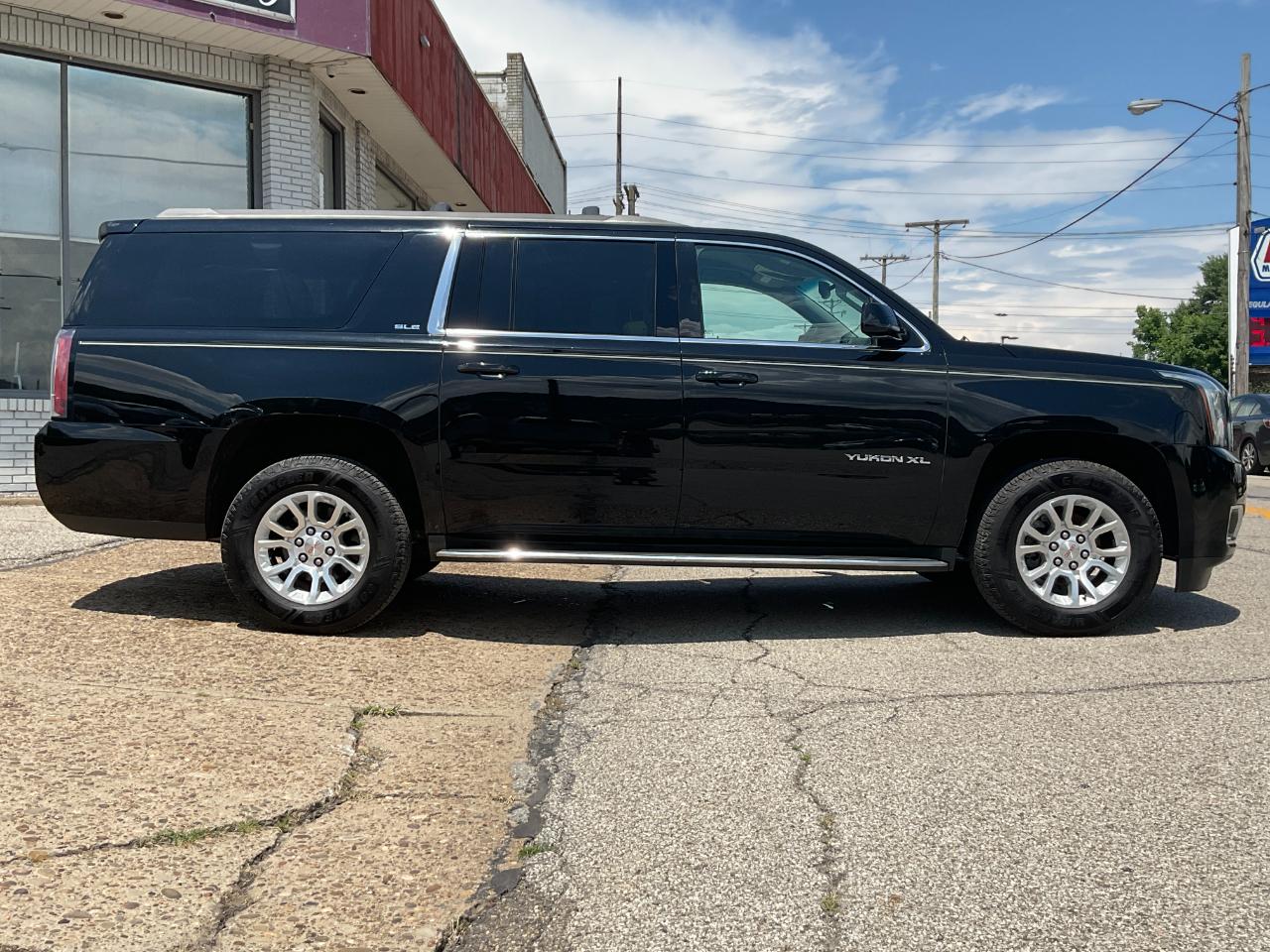 View vehicle photo 2
