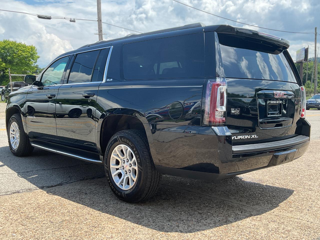 View vehicle photo 7