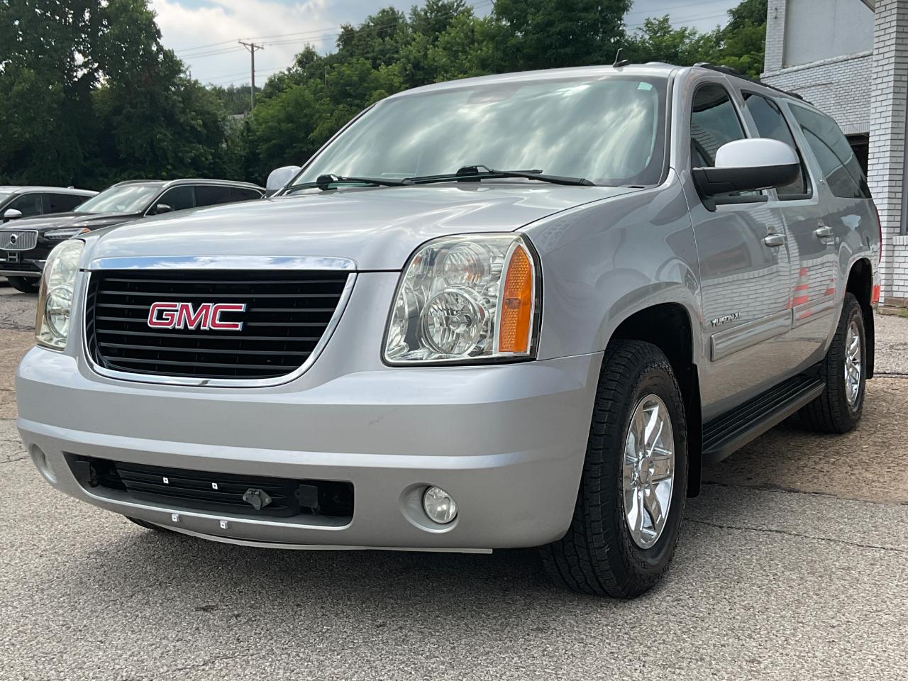 View vehicle photo 5