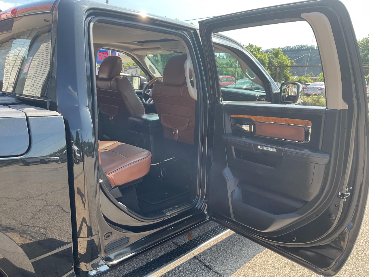 RAM 1500 Longhorn Crew Cab SWB 4WD 2016