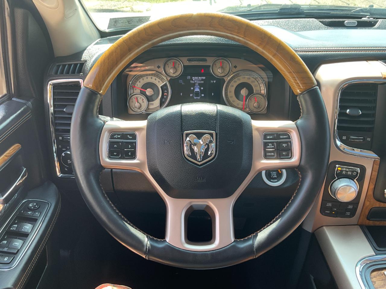 RAM 1500 Longhorn Crew Cab SWB 4WD 2016