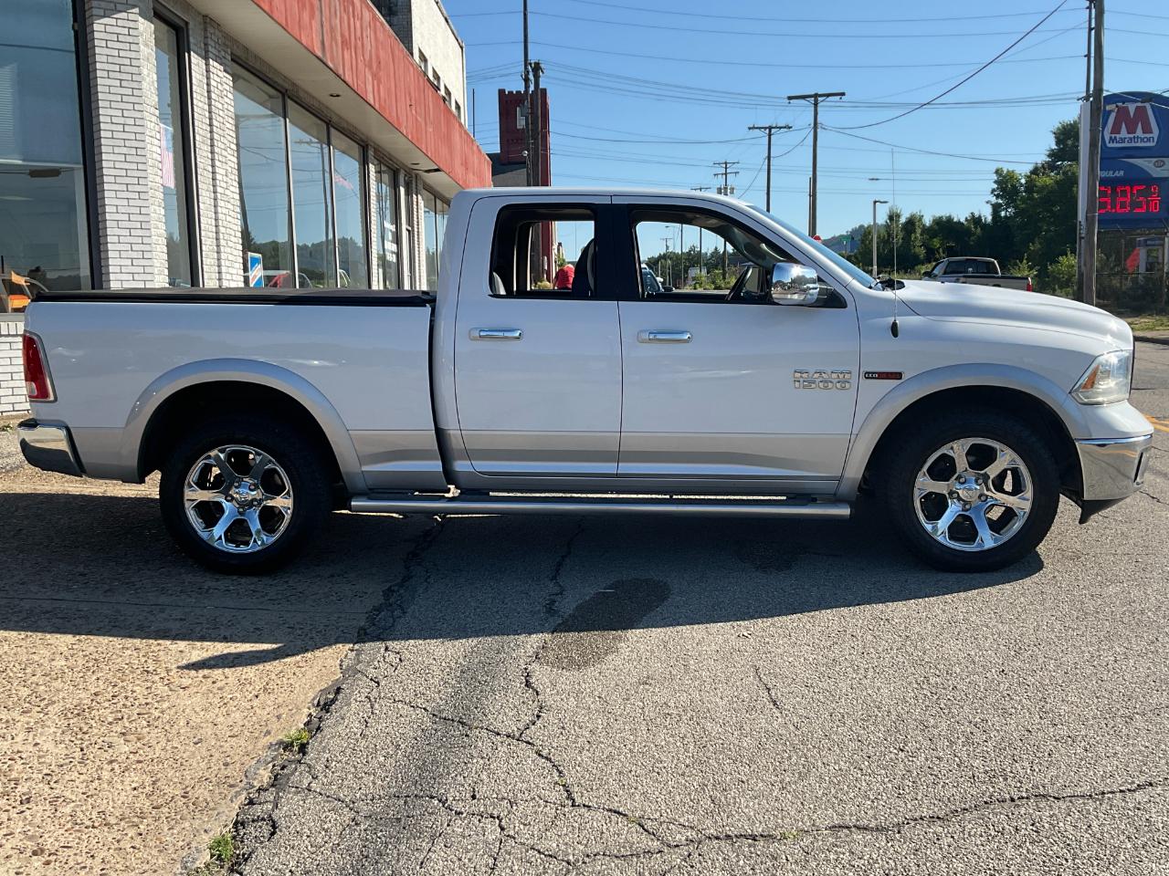 RAM 1500 Laramie Quad Cab 4WD 2015
