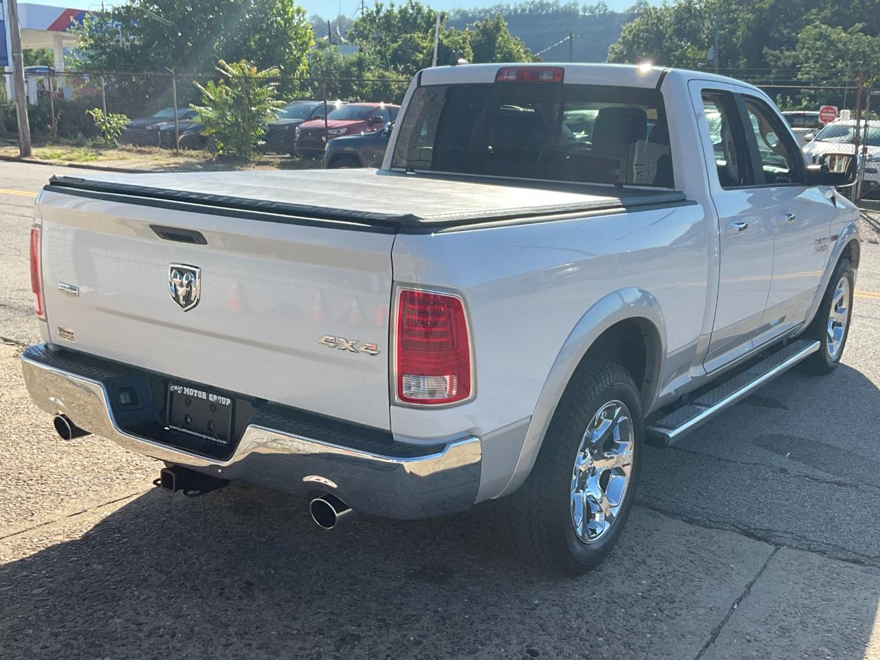 RAM 1500 Laramie Quad Cab 4WD 2015