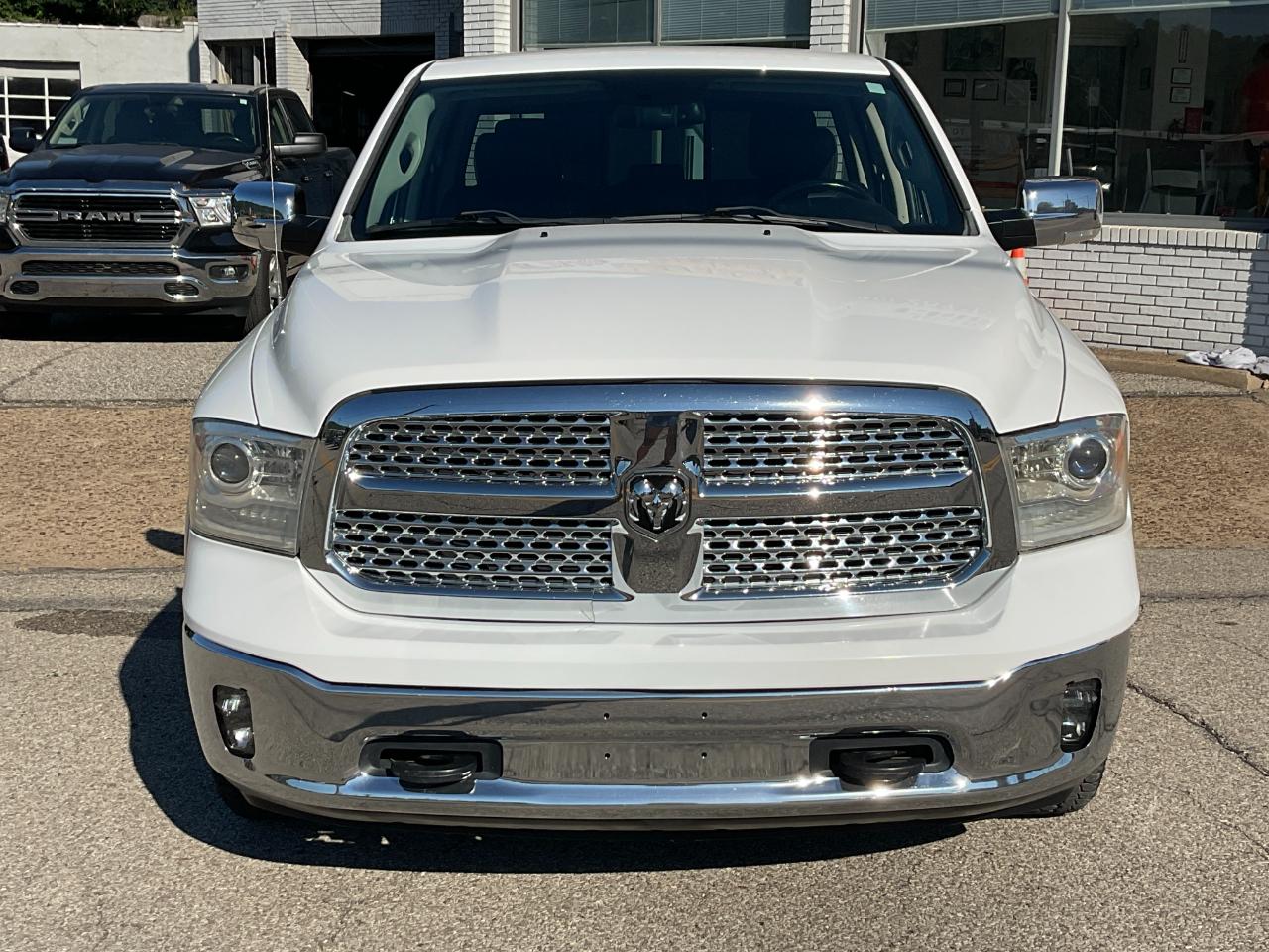 RAM 1500 Laramie Quad Cab 4WD 2015