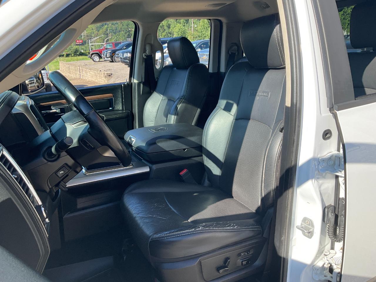 RAM 1500 Laramie Quad Cab 4WD 2015