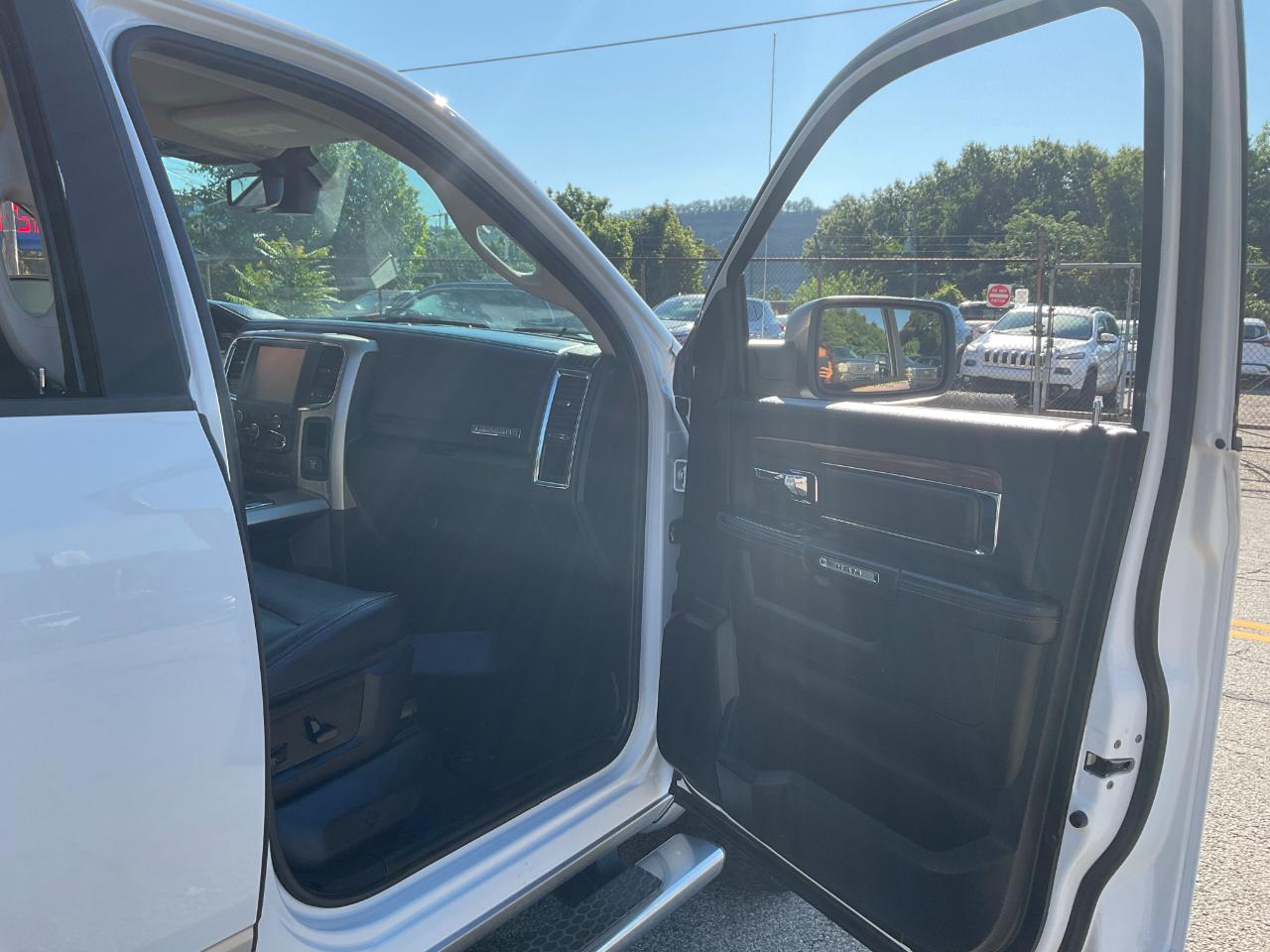 RAM 1500 Laramie Quad Cab 4WD 2015