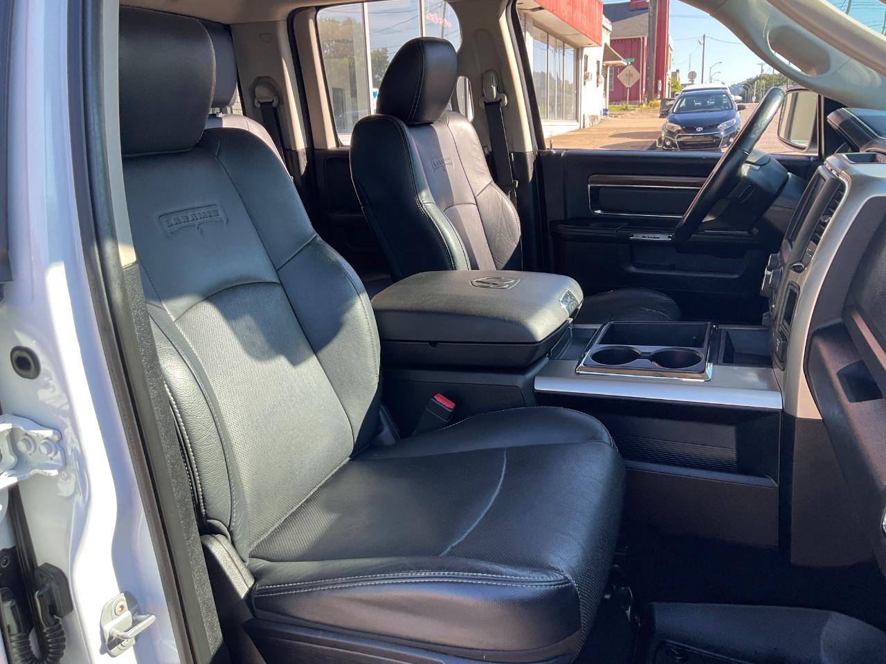 RAM 1500 Laramie Quad Cab 4WD 2015