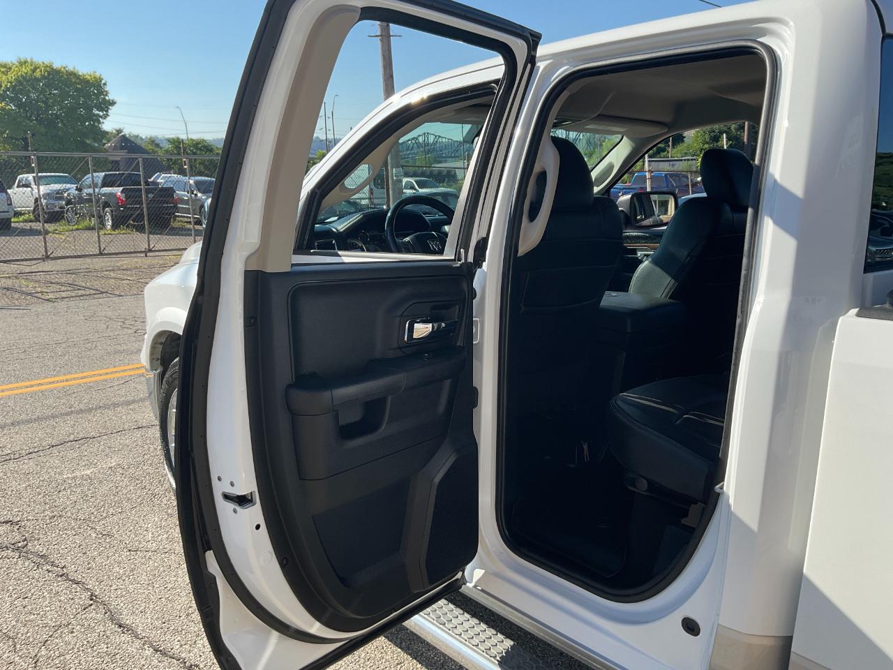 RAM 1500 Laramie Quad Cab 4WD 2015