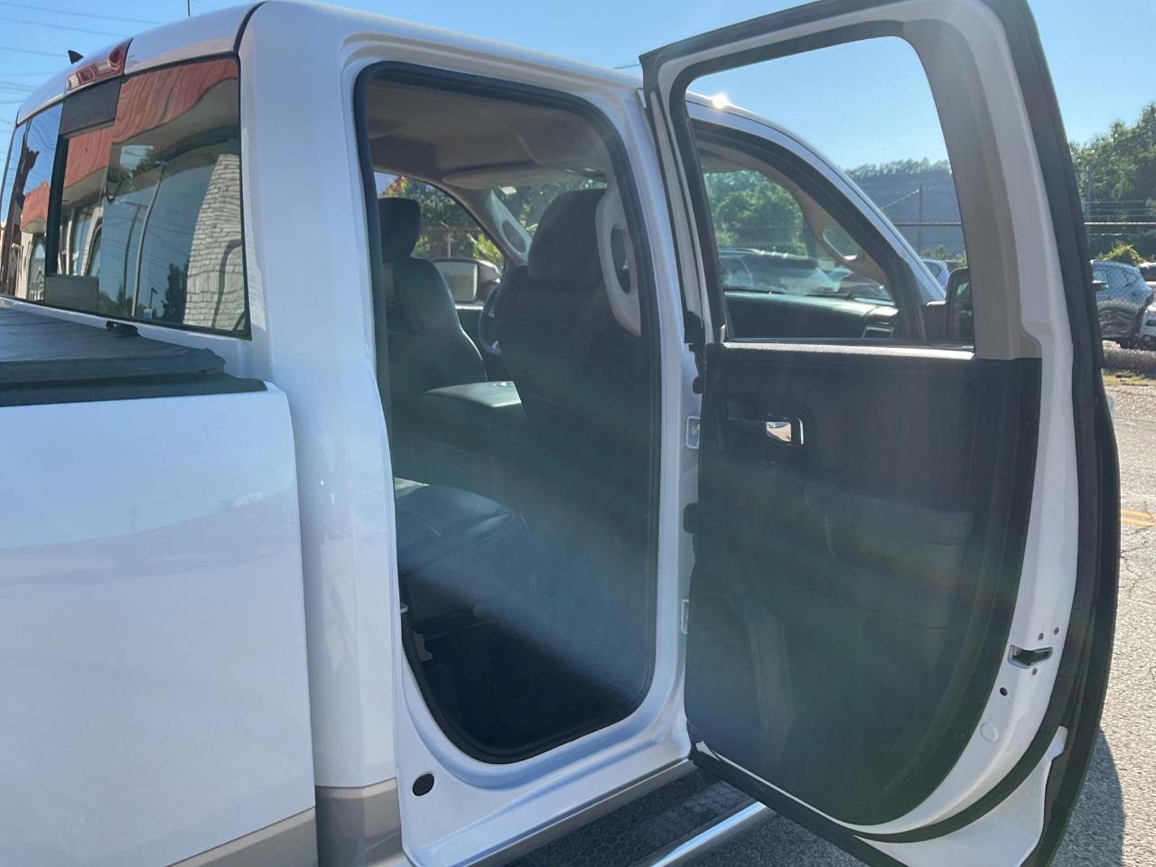 RAM 1500 Laramie Quad Cab 4WD 2015