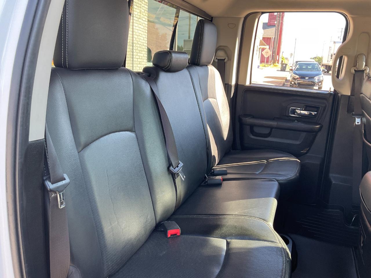 RAM 1500 Laramie Quad Cab 4WD 2015